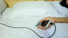 Veel mensen doen dit elke nacht: waar je je smartphone absoluut niet mag opladen