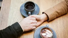 Hoe je merkt dat een man stiekem verliefd op je is: 4 subtiele signalen