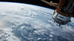 Waarom satellieten niet botsen: minder voor de hand liggende feiten over ruimtevaartuigen