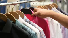 Verouder je direct: stylisten noemen de grootste garderobefouten van 60-plussers