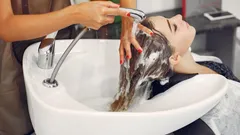 Je haar wordt al dof onder de douche: deze fout in je routine verpest zelfs dure haarverzorging
