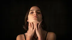 Vijf oefeningen om je gezicht te liften na je 50ste: een onderkin verdwijnt direct