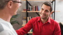 De psychologie van toon: waarom mensen je stem beoordelen vóór je woorden