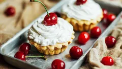 Ideaal voor taarten en soezen: recept voor de lekkerste eiwitbotercrème