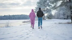 Wandelen om af te vallen na je 50ste: simpele aanpassingen die buikvet aanpakken