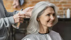 Een lichte stap naar een jeugdige look: kapsels na je 60ste die jaren wegpoetsen