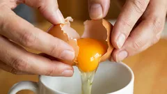 Zo controleer je thuis eenvoudig of eieren nog vers zijn: een simpele truc met een zaklamp