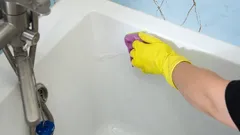 Je badkuip straalt weer als nieuw: een snelle en veilige manier om schoon te maken